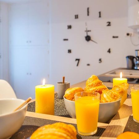 Beautiful Renovated Studio With View- Old Hyeres Luaran gambar