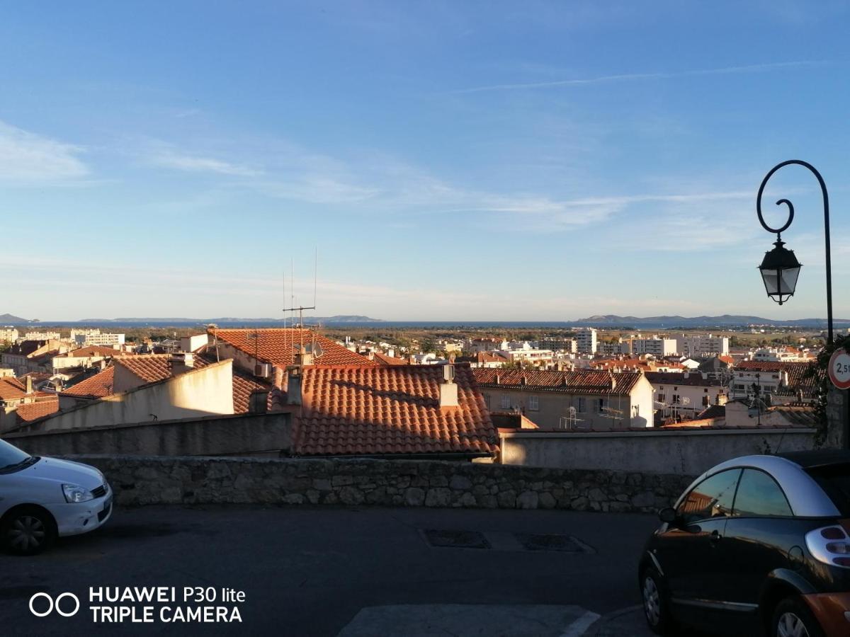 Beautiful Renovated Studio With View- Old Hyeres Luaran gambar