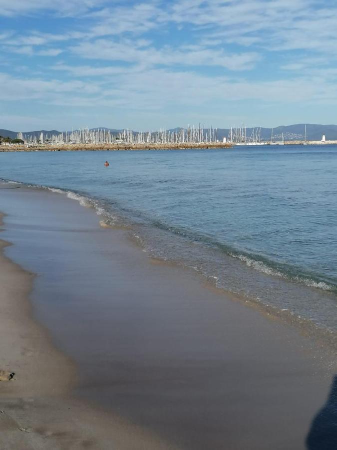 Beautiful Renovated Studio With View- Old Hyeres Luaran gambar