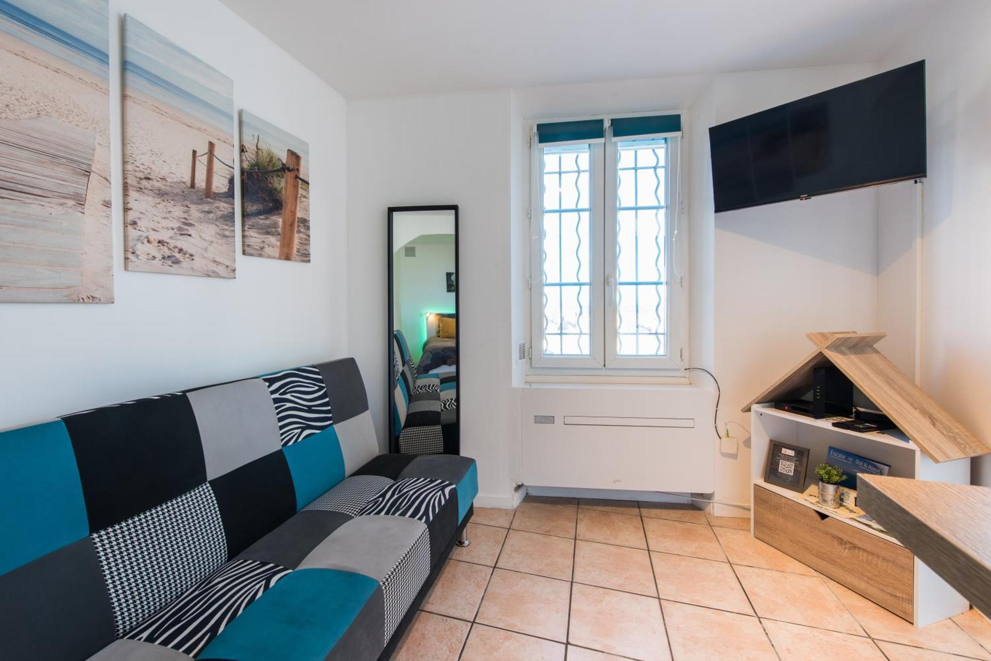Beautiful Renovated Studio With View- Old Hyeres Luaran gambar