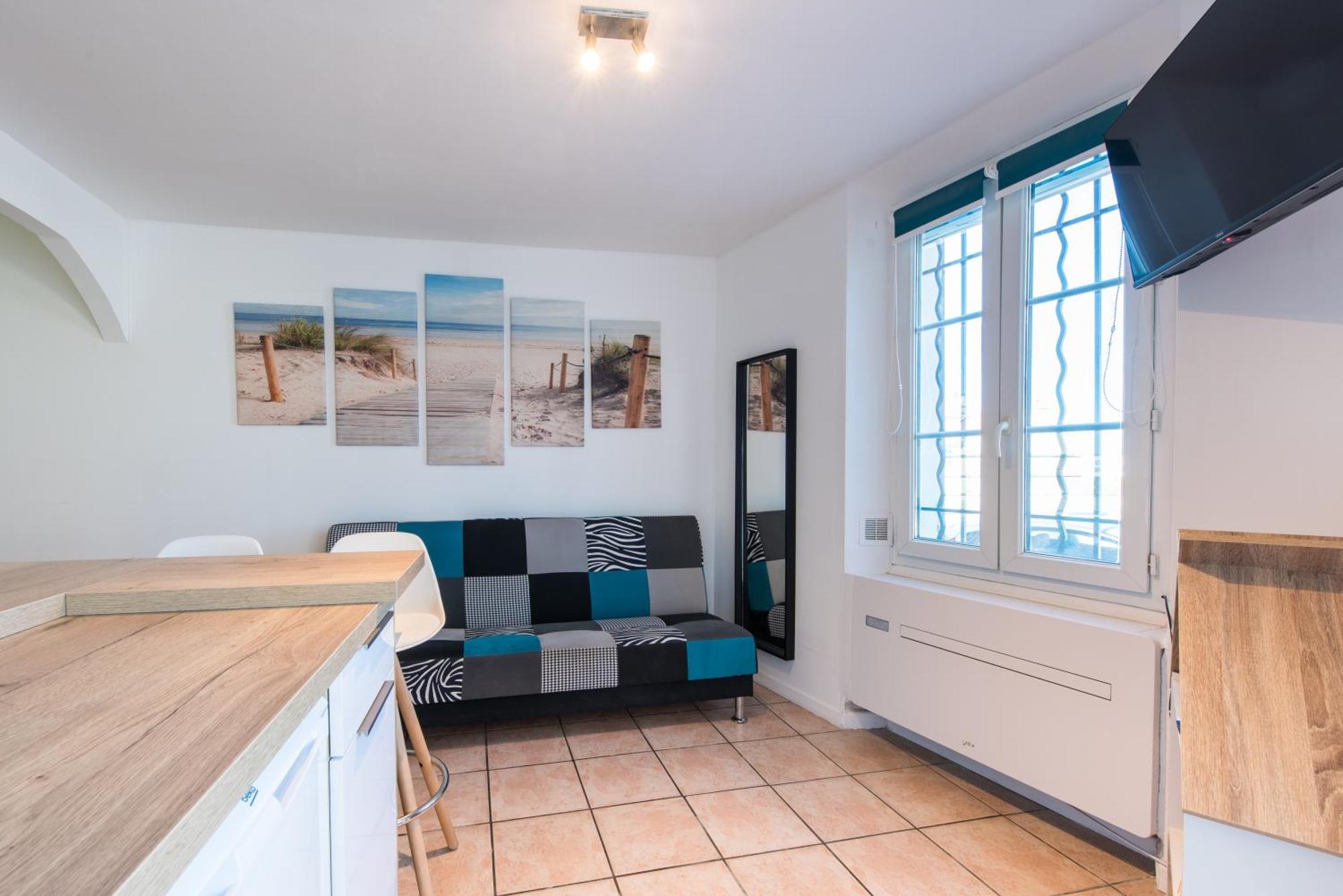 Beautiful Renovated Studio With View- Old Hyeres Luaran gambar