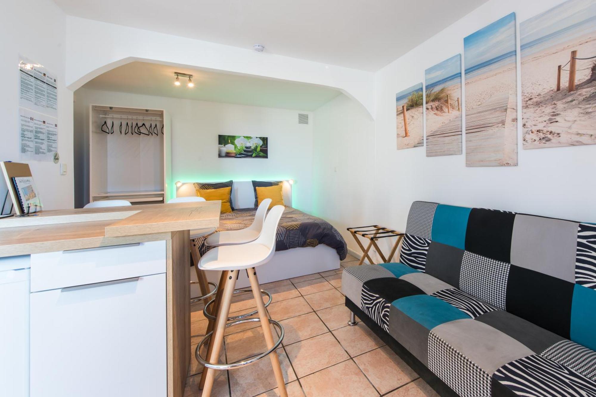Beautiful Renovated Studio With View- Old Hyeres Luaran gambar